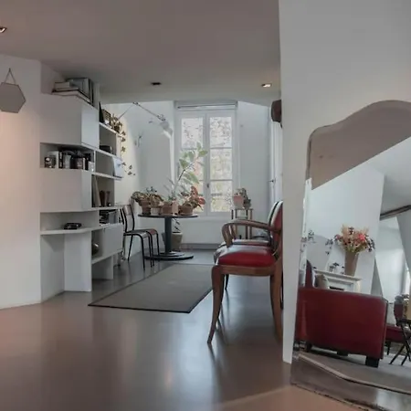 Sacre-coeur View Skylight Haven Apartment *