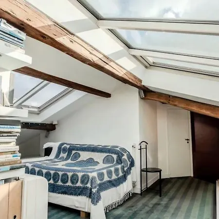 Sacre-coeur View Skylight Haven Apartment