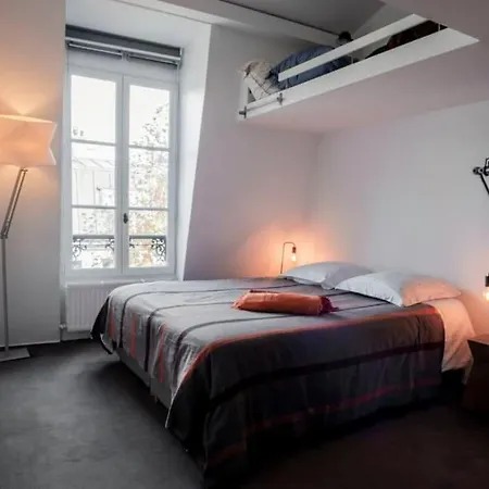 Sacre-coeur View Skylight Haven Apartment Paris